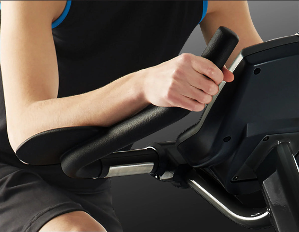 Rider on the padded elbow rests and handlebars