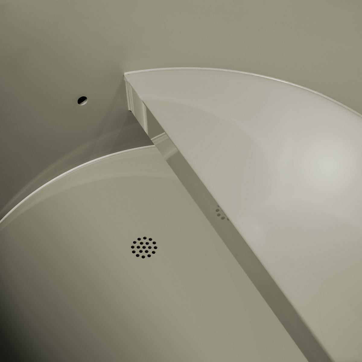 Dynamic Cold Therapy Barrel Cold Plunge Tub with PVC Interior, green PVC interior with built-in seat